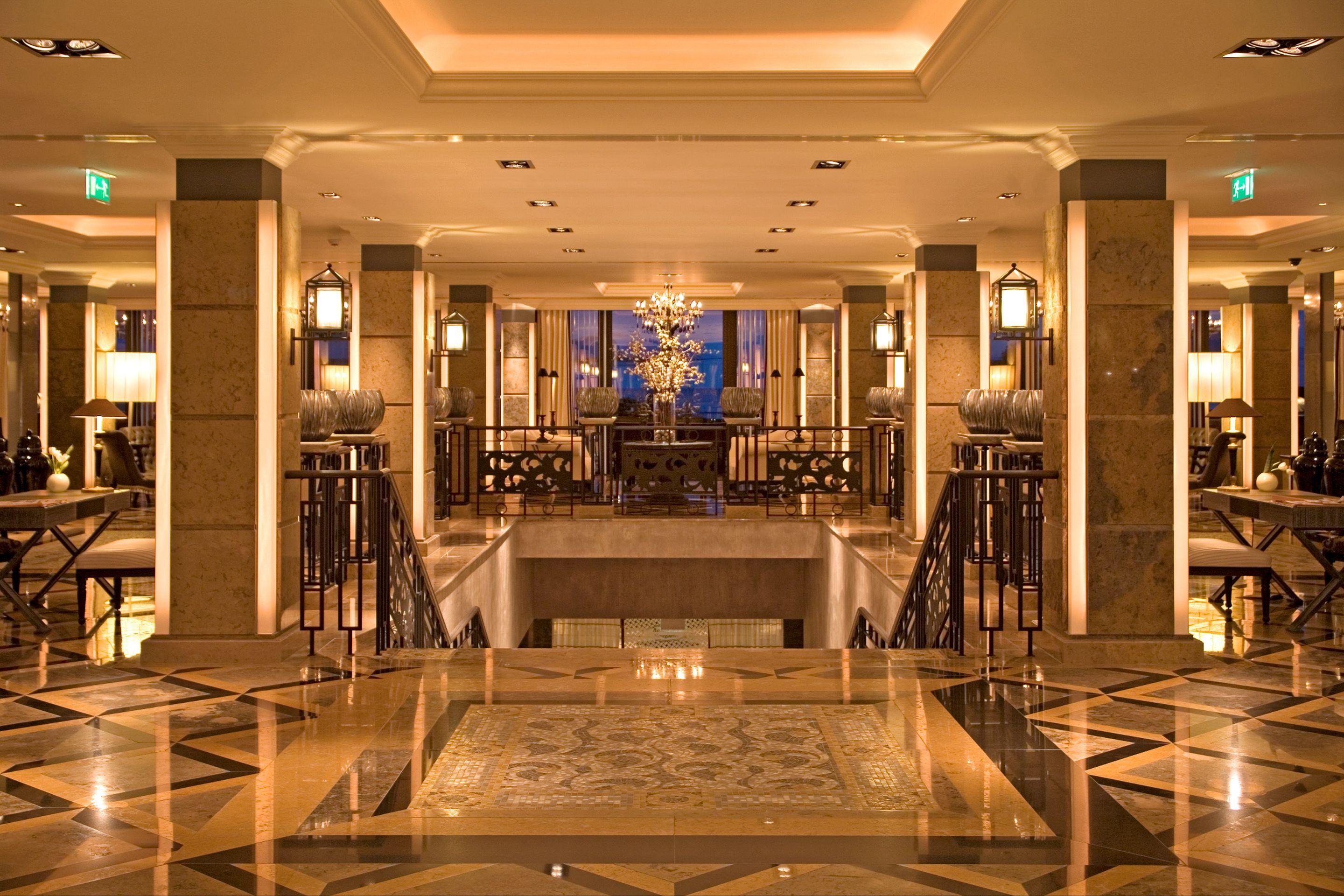 Grande Real Villa Italia Hotel & Spa Кашкайш Интериор снимка The lobby of the hotel