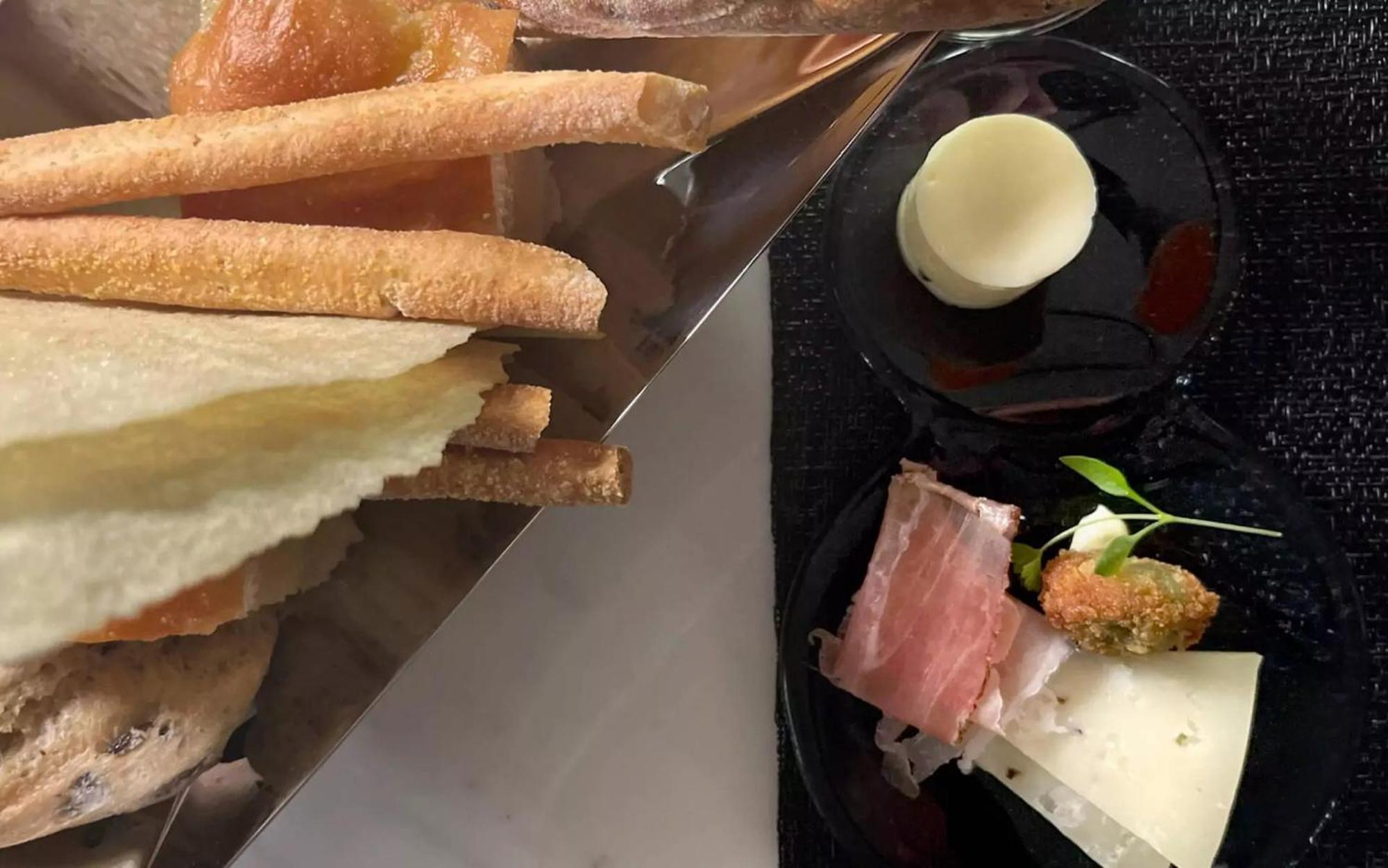Grande Real Villa Italia Hotel & Spa Кашкайш Екстериор снимка A cheese and ham platter