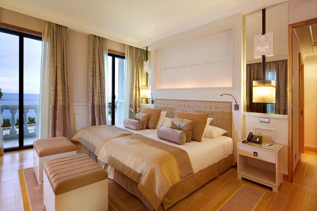 Grande Real Villa Italia Hotel & Spa Кашкайш Екстериор снимка A bedroom at the hotel
